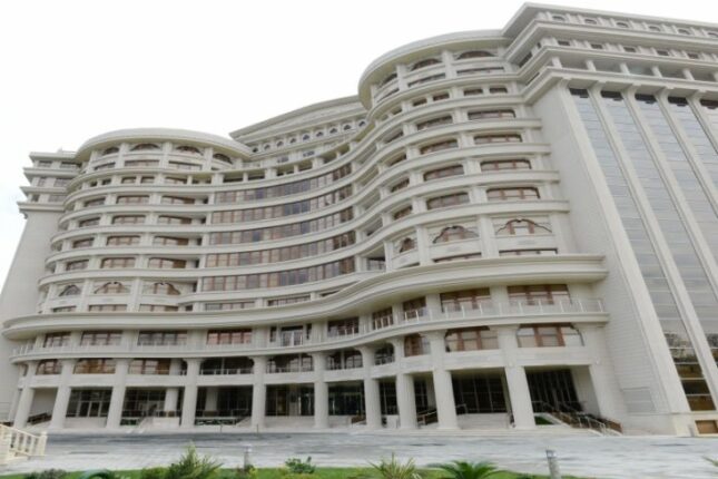 Tibb Universiteti “Arash Medical”a 377 min verəcək