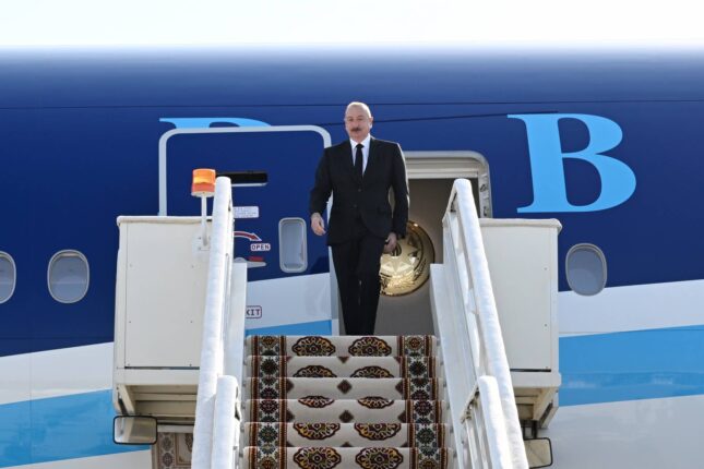 Prezident Türkmənistana işgüzar səfərə getdi (FOTO)