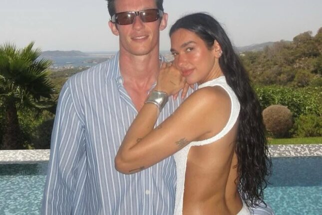 Britaniyalı modeldən ehtiraslı ad günü – Fotoları