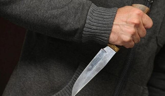 Yevlaxda oğul atasını bıçaqladı