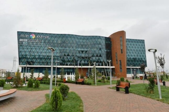 4 yaşlı qız “ASAN Xidmət”in ikinci mərtəbəsindən yıxılaraq öldü