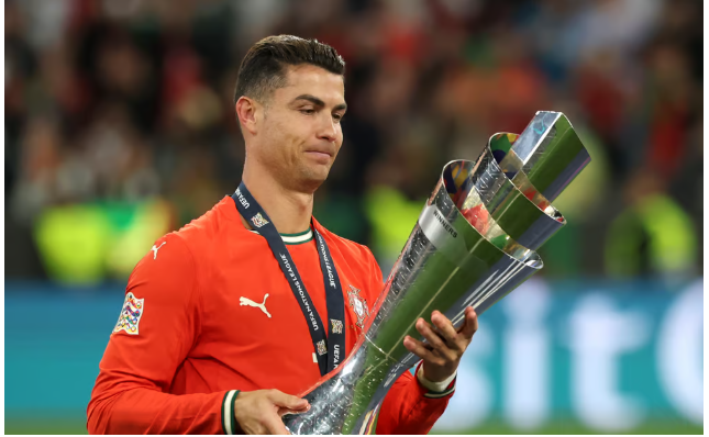 Ronaldu bütün zamanların ən yaxşı futbolçusu mükafatına layiq görülüb