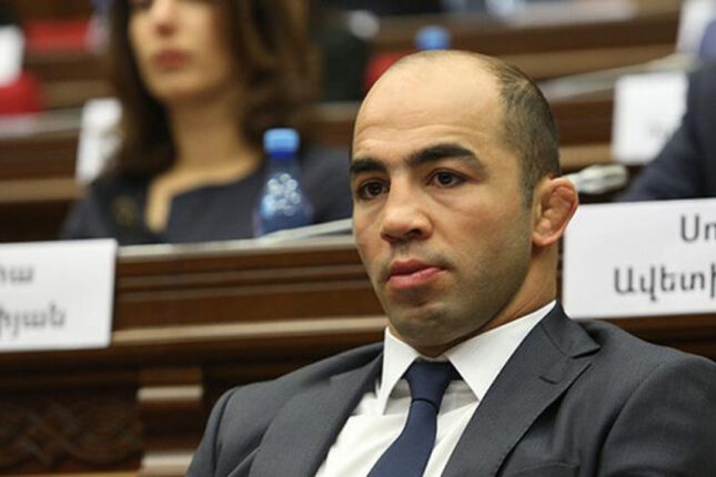 Erməni ekspert: “İrəvan hakimiyyətinin xarici siyasəti fahişəlikdir”