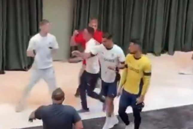 Ronaldo Ermənistanda azarkeşi itələdi – Video