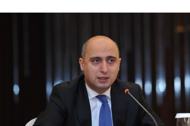 “Əmrullayevin kadr siyasəti təhsil sistemini məhv edir” – Ekspert