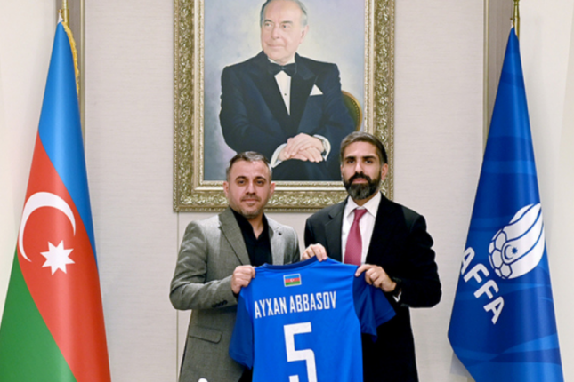 Ayxan Abbasov millimizin baş məşqçisi təyin olundu