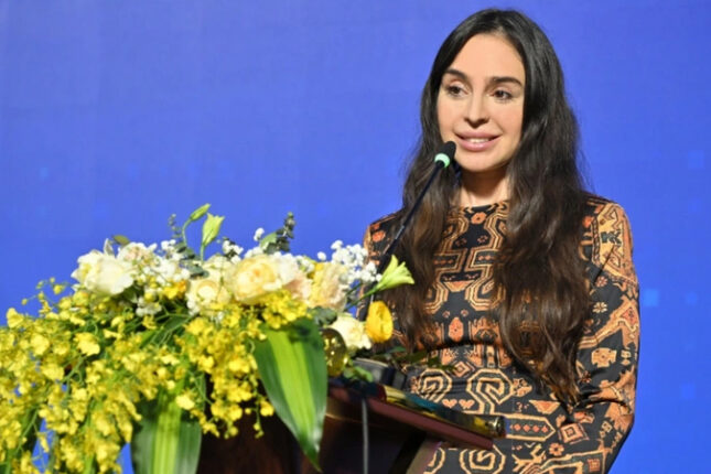 Leyla Əliyeva “Nine Senses Art Center”dəki sərgiyə baxış keçirdi