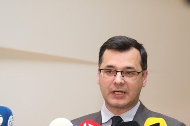 “Səhhətinə görə Bakıya gələ bilmirdi”