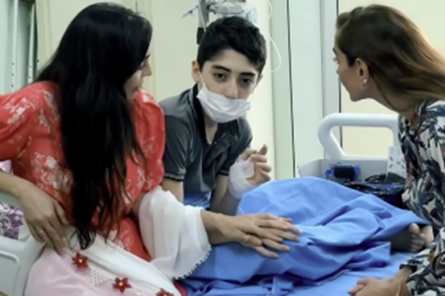 Leyla və Arzu Əliyevalar müalicə alan uşaqları ziyarət etdi – VİDEO