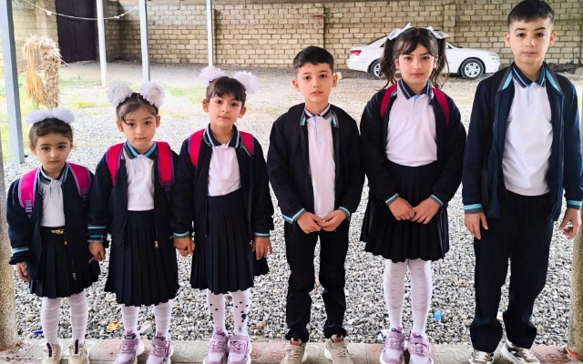 Bir evdən 6 uşaq dərsə yola düşdü