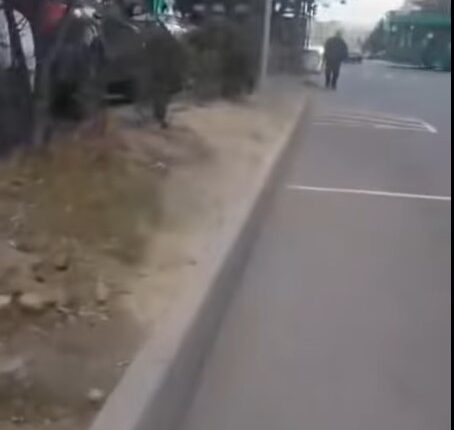 Yasamalda piyada səkilərini avtomobillər belə zəbt edir – Video