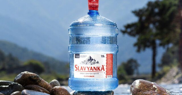 Ramil Fərzəliyevin rəhbərlik etdiyi “Slavyanka” sularından kəskin qoxu gəldiyi bildirilir