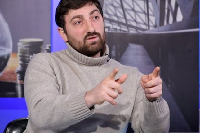 “Paşinyan Bakının tapşrıqlarını icra edir”