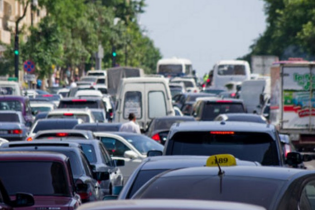 Yollarda tıxac, dayanacaqlarda izdiham… “Qarşıdakı 10 ay ərzində…” – Ekspert