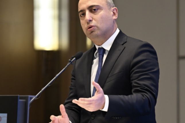 Dosentdən nazirə SUAL: “Təhsil islahatlarına sərf edilən milyardlar hara getdi?“