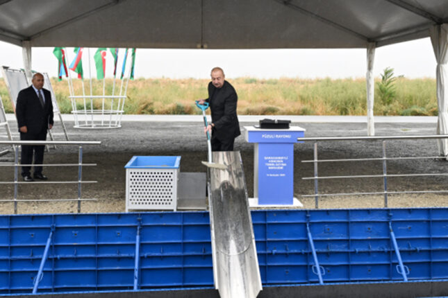 Prezident Qaraxanbəyli kəndinin təməlini qoydu – Fotolar