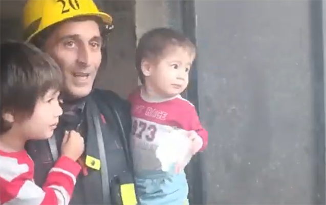 Sumqayıtda yaşayış binasında yanğın olub, 8 nəfər təxliyə edilib – Video