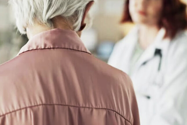 44 illik işindən yaşa görə çıxarılan qadın narazıdır – “Məndən yaşlıları saxlayıblar”