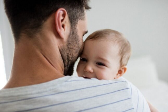 Azərbaycanda atalar da ödənişli məzuniyyətə çıxa biləcək