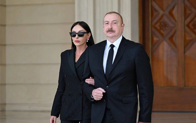 İlham Əliyev və xanımı qatarla Pekinə GETDİLƏR