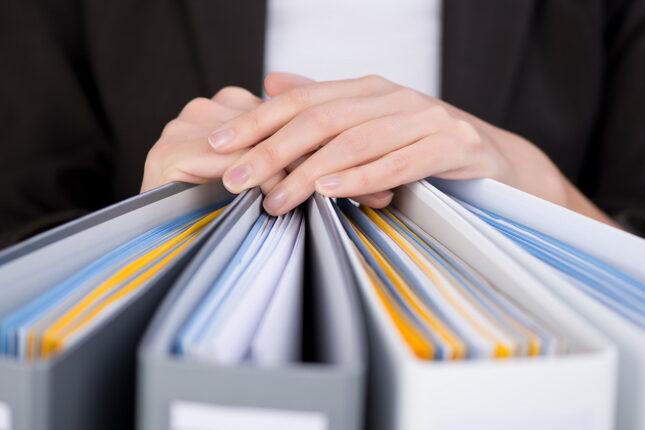 Universitetlər kağız sənəd tələb edə bilər? – Nazirlikdən CAVAB