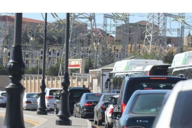 İlk dərs günündə Bakı yollarında nəqliyyat sıxlığı yaranıb