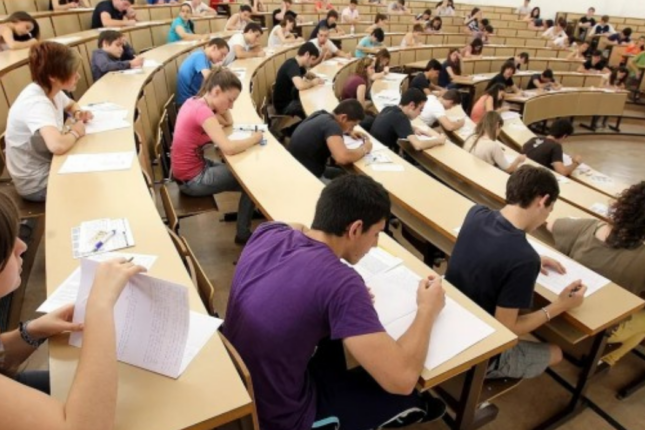 “Universitetləri bölgələrə köçürmək olmaz”