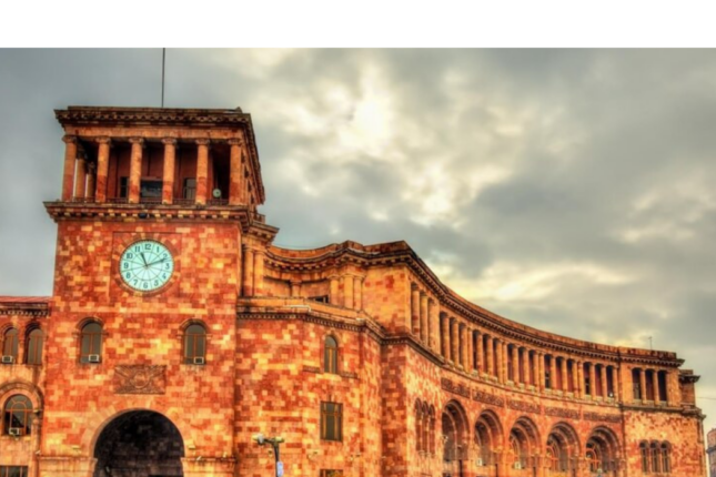 “Ermənistan tarixi” dərsliyində qondarma “dqr” bölməsi varmış