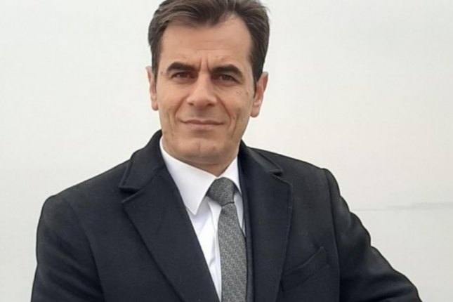 “Bu maddələr ya Konstitusiyadan çıxarılmalı, ya da… ” – Elxan Şükürlü