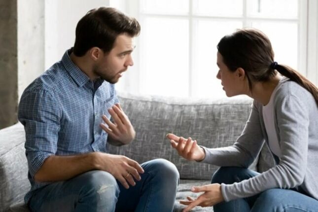 Qısqanclıq cinayəti: Qonşu kişi ilə intim fotoları olan qadın ölkədən getdi, əri isə…