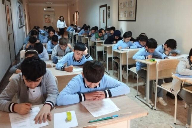 Nazirlik: Yeni tədris ilində 130 mindən çox uşaq birinci sinfə gedəcək