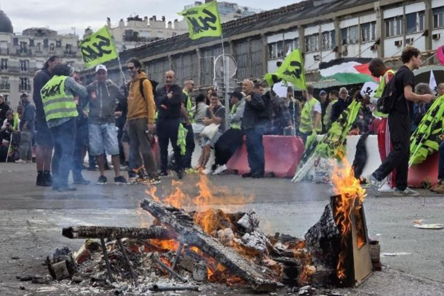 Parisdəki etirazlarda 800-dən çox həbs edilən VAR
