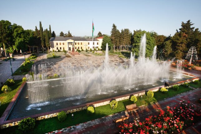 Tovuz İcra Hakimiyyəti 194 minə zibil daşıyan maşın alır