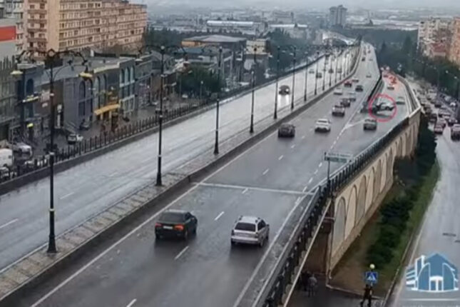 Sürücünün öldüyü qəzanın anbaan – Görüntüləri