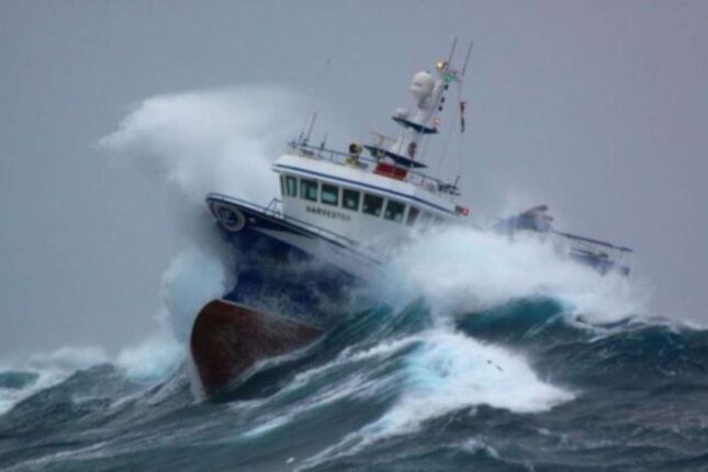 Küləkli hava ilə bağlı gəmilərə “SOS” siqnalı göndərildi