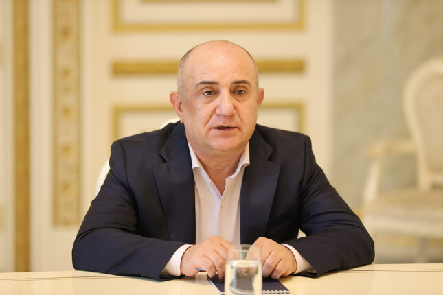 Babayan: “Ermənilərin yerini Azərbaycana Karen Sarkisyan deyib”