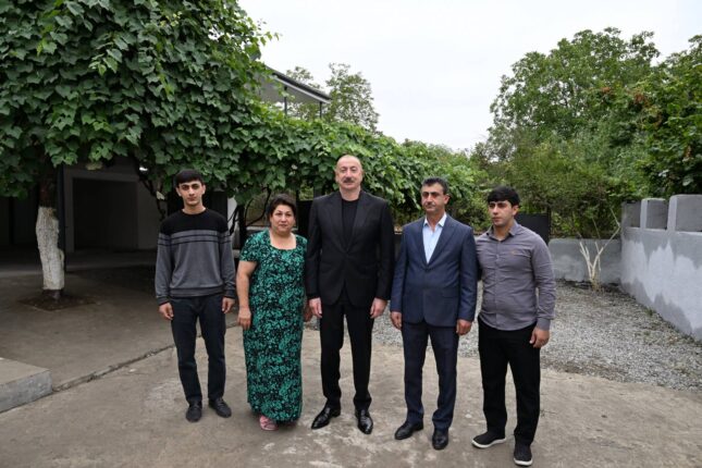 Prezident Xocalı sakinləri ilə görüşdü – Fotolar