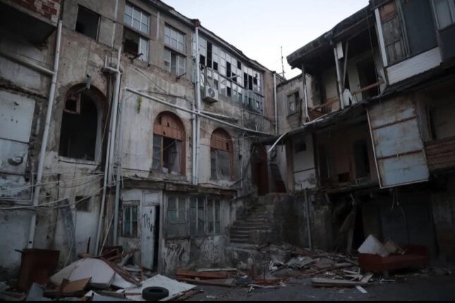 Bakıda daha bir tarixi abidə məhv edilir – Foto