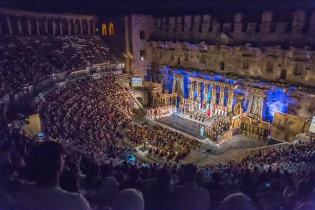 Dünya  opera ulduzları Türkiyənin qədim amfiteatrında : Möhtəşəm Aralıq dənizi festivalı başlayır  – FOTOLAR