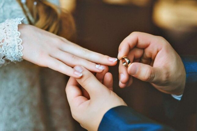 Azyaşlının anası danışdı: Qızı yoldaşımdan içki məclisində istəyiblər – VİDEO