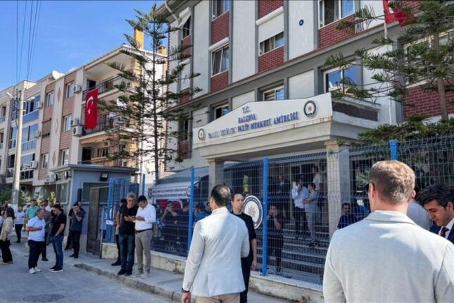 İzmirdə polislərin qətlinə görə 27 nəfər saxlanıldı