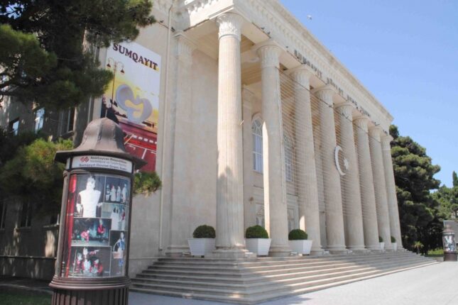 “1 bilet al, tamaşanı dostunla birgə izlə” – Sumqayıt Dövlət Dram Teatrından yeni aksiya
