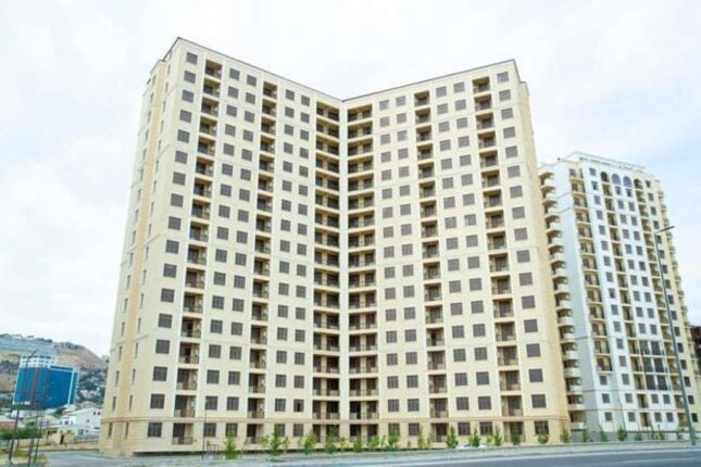 “Jurnalistlər binası”nda  25 yaşlı qız ad günündə yıxılaraq öldü