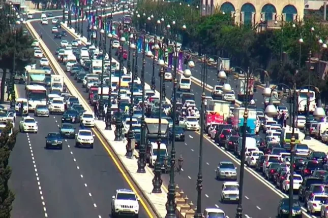 Bu maşınların arxasınca hərəkət etmək qadağandır-VİDEO