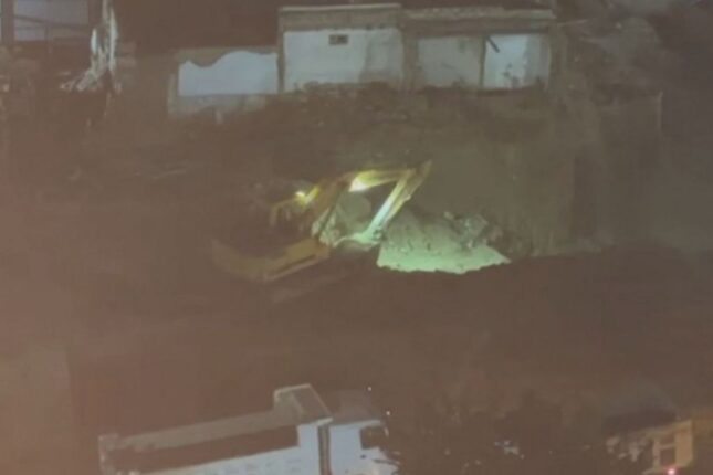 Yasamalda tikinti şirkəti qanunlara məhəl qoymur, gecə vaxtı iş aparır (VİDEO)