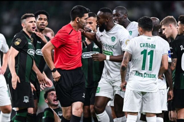 İrqçilik edən erməni futbolçunu nokauta saldı – VİDEO