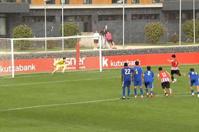 “Qarabağ”ın qapıçısı “Atletik”lə matçda 2 penalti qaytardı