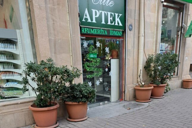 “Elit Apteklər şəbəkəsi”ndə özbaşınalıq – Kartla ödəyənlərə ayrı-seçkilik