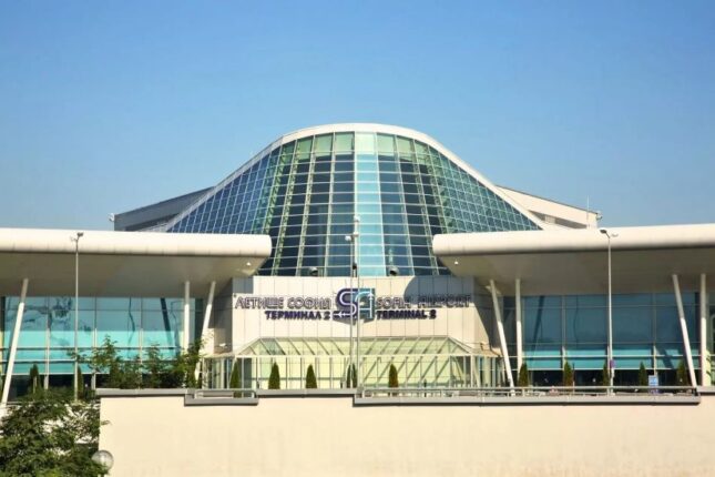 Hava limanında erməni diplomatlar soyunduruldu