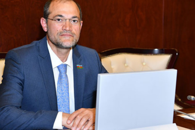 İcra başçısından deputata hörmətsizlik – Qalmaqal